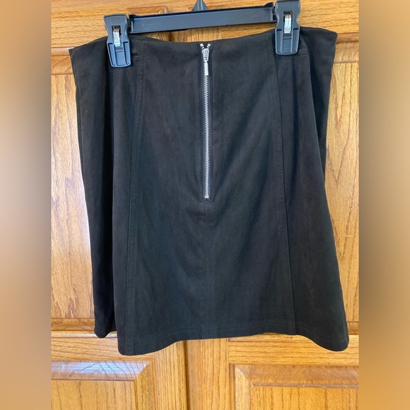 Mi Ami Black Faux Suede Mini Skirt Size Small - Picture 2 of 3